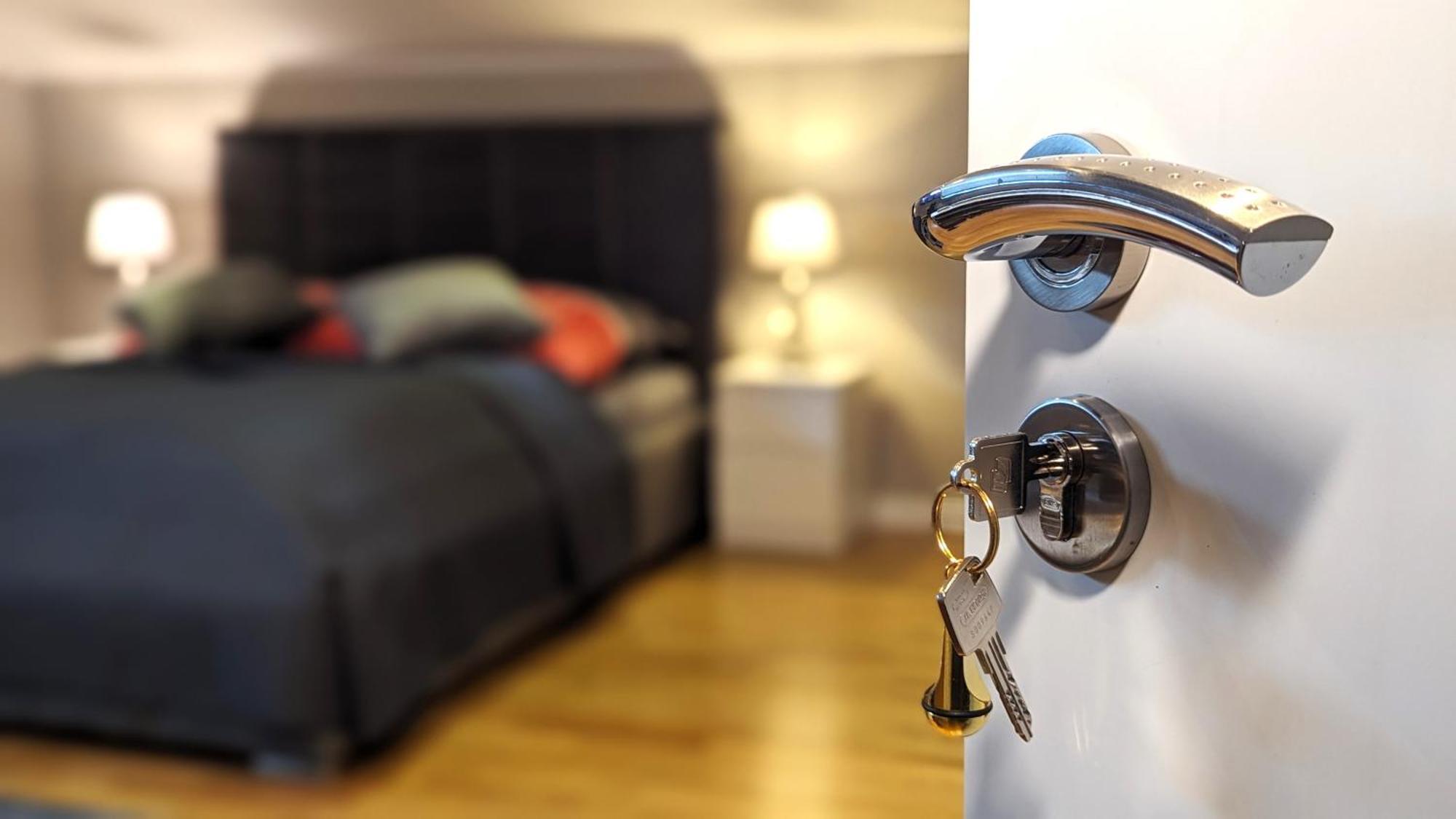 3 Rooms - Zimmervermietung Naehe Flughafen Ber - Gratis Wlan, Parken & Netflix Berlin Kültér fotó